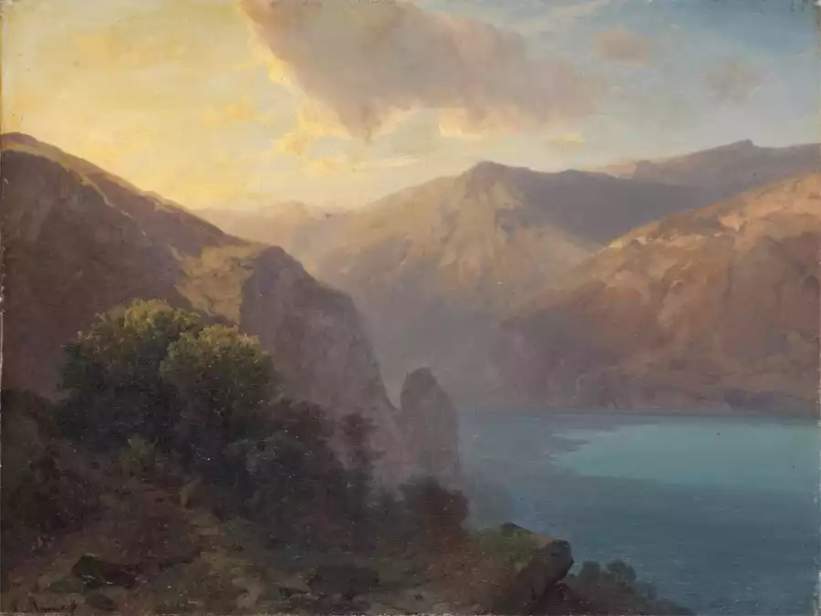 Paesaggio del Lago di Lucerna con montagne svizzere sullo sfondo.