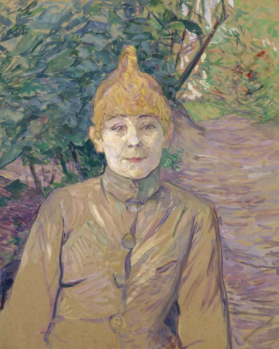 Portret van een oudere vrouw gekleed in een lichte blouse, omringd door groen.