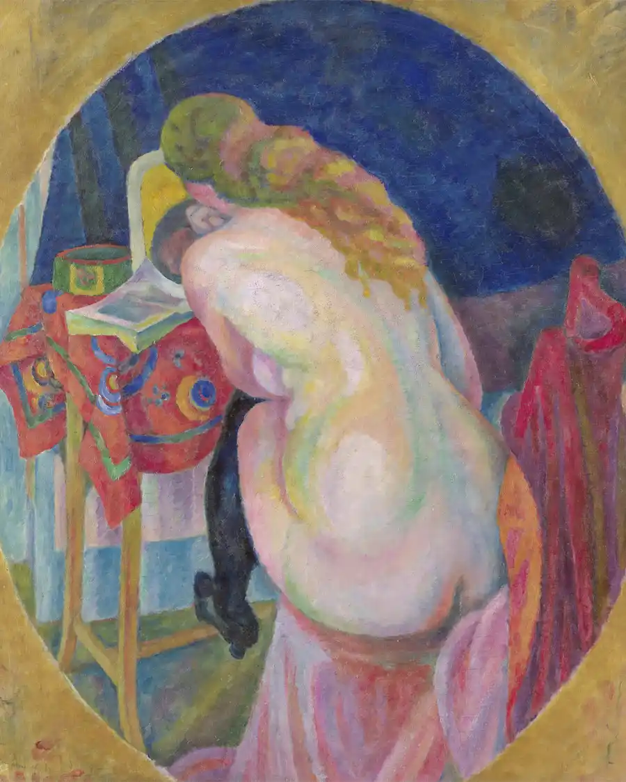 Naakte vrouw in contemplatieve houding, lezend met een kleurrijke achtergrond.